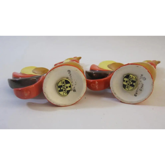 Two VINTAGE 1960's Holt Howard Rooster Salt shakers with stoppers and stickers - Picture 3 of 8
